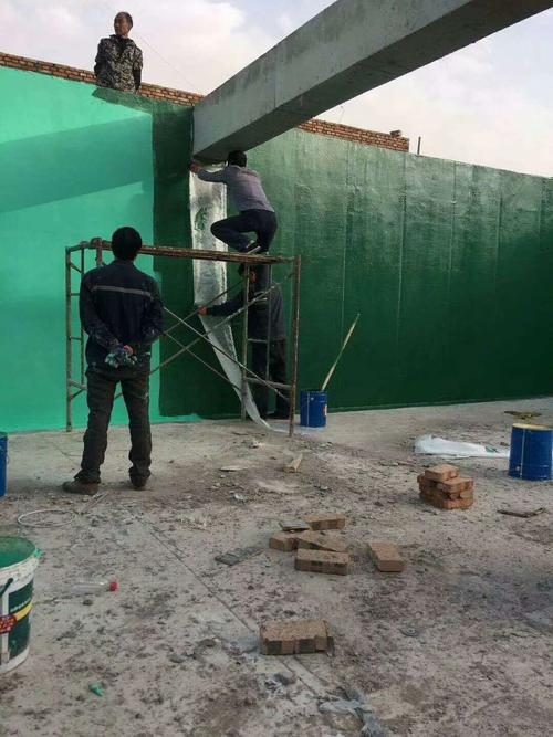 和田市针对老旧车间地面普遍存在的起砂、裂缝问题